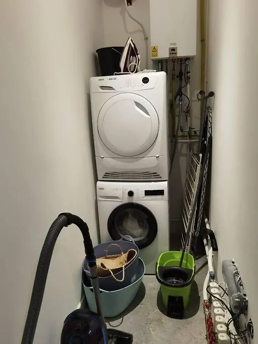 Lovely 2 Bedroom Serviced Apartment In Rotterdam