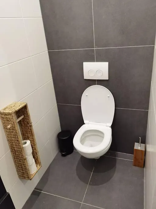 Lovely 2 Bedroom Serviced Apartment In Rotterdam