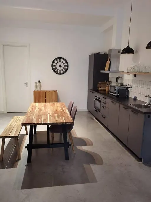 Lovely 2 Bedroom Serviced Apartment In Ρότερνταμ 0*,  Ολλανδία